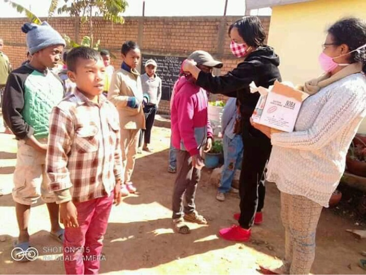 Coronavirus : Distribution de masques et de savons Madagascar