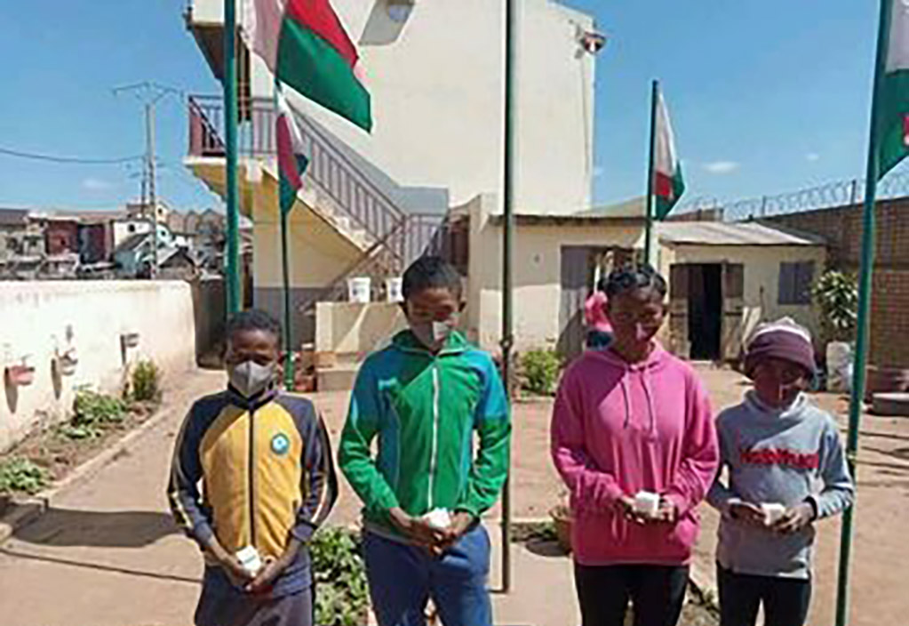 enfants électricité à Madagacsar