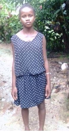 Floricia, une jeune collégienne à parrainer à Madagascar