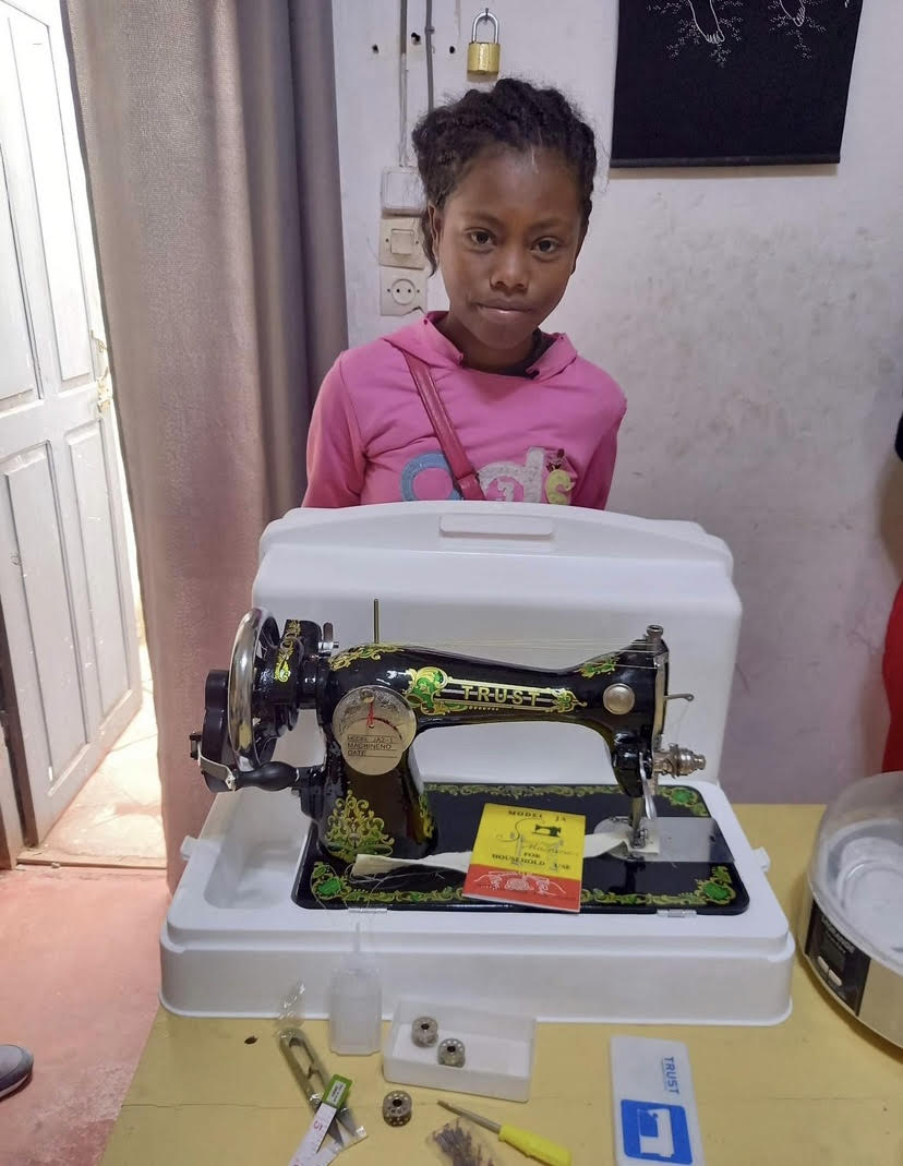 Nirintsoa et sa machine à coudre