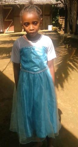 Elinah, une jeune fille démunie malgache cherche un parrain ou une marraine