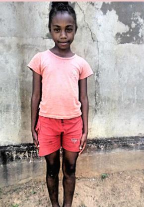 JACQUELINE une jeune fille à parrainer à Madagascar